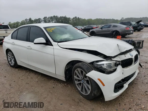 ✅ 2018 BMW 3 Series 320i • VIN: WBA8E1G55JNU91971 • Лот: 44914203. Опубліковано раніше на Copart з пробігом Не вказано. Безкоштовний доступ до архіву аукціонних продажів зі США та докладний звіт про історію автомобіля на DreamBid. Зображення 4.