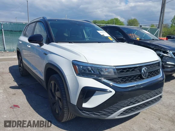 ✅ 2024 Volkswagen Taos SE • VIN: 3VVVX7B24RM065647 • Лот: 45025321. Опубликован ранее на IAAI с пробегом 19 504 миль. Бесплатный доступ к архиву аукционных продаж из США и подробный отчёт об истории автомобиля на DreamBid. Изображение 1.