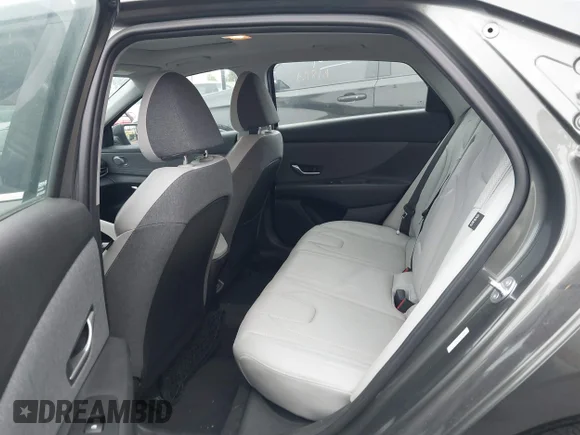 ✅ 2025 Hyundai Elantra Limited • VIN: KMHLP4DGXSU863600 • Lot: 44981180. Wystawiony na IAAI z przebiegiem 18 338 mil. Bezpłatny archiwum sprzedaży aukcyjnych z USA i szczegółowy raport historii pojazdu na DreamBid. Zdjęcie 8.