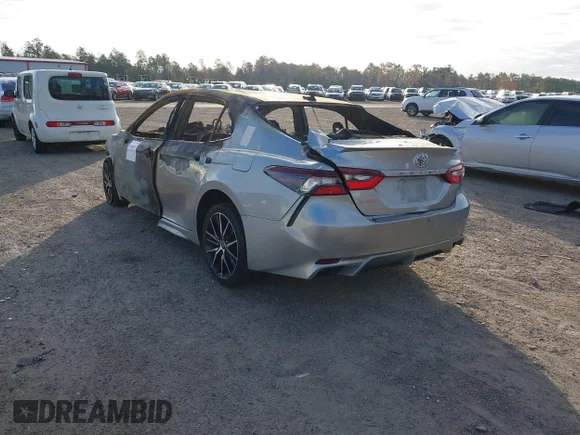 ✅ 2021 Toyota Camry SE • VIN: 4T1T11AK8MU593732 • Lot: 44148959. Wystawiony na IAAI z przebiegiem Nie podano. Bezpłatny archiwum sprzedaży aukcyjnych z USA i szczegółowy raport historii pojazdu na DreamBid. Zdjęcie 3.