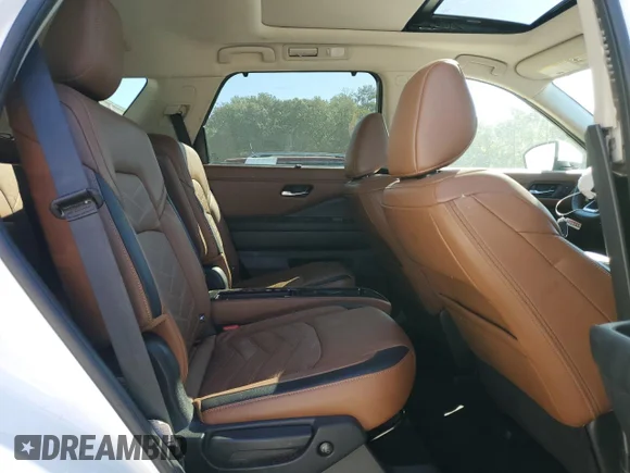 ✅ 2024 Nissan Pathfinder Platinum • VIN: 5N1DR3DH5RC314730 • Лот: 87441435. Опубліковано раніше на Copart з пробігом 17 557 миль. Безкоштовний доступ до архіву аукціонних продажів зі США та докладний звіт про історію автомобіля на DreamBid. Зображення 11.
