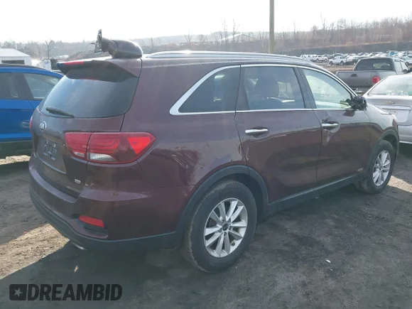 ✅ 2019 Kia Sorento LX • VIN: 5XYPGDA35KG432977 • Lot: 44138471. Wystawiony na IAAI z przebiegiem 110 455 mil. Bezpłatny archiwum sprzedaży aukcyjnych z USA i szczegółowy raport historii pojazdu na DreamBid. Zdjęcie 4.
