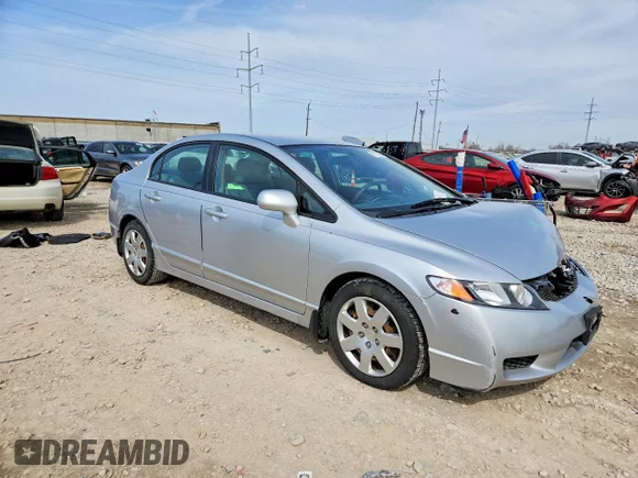 ✅ 2010 Honda Civic LX • VIN: 2HGFA1F51AH570877 • Lot: 47173656. Wystawiony na Copart z przebiegiem 82 311 mil. Bezpłatny archiwum sprzedaży aukcyjnych z USA i szczegółowy raport historii pojazdu na DreamBid. Zdjęcie 4.