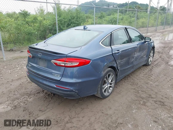 ✅ 2019 Ford Fusion Titanium • VIN: 3FA6P0RU4KR119027 • Lot: 45488011. Wystawiony na IAAI z przebiegiem 137 270 mil. Bezpłatny archiwum sprzedaży aukcyjnych z USA i szczegółowy raport historii pojazdu na DreamBid. Zdjęcie 4.