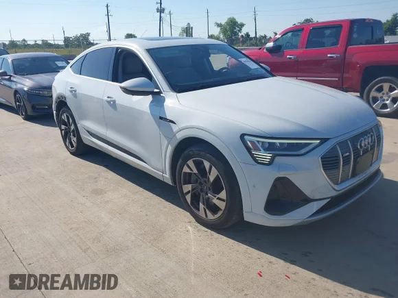 ✅ 2021 Audi e-tron Sportback Prestige • VIN: WA13AAGE6MB038323 • Lot: 45079016. Wystawiony na IAAI z przebiegiem 51 560 mil. Bezpłatny archiwum sprzedaży aukcyjnych z USA i szczegółowy raport historii pojazdu na DreamBid. Zdjęcie 1.