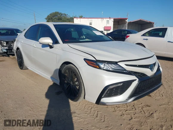 ✅ 2022 Toyota Camry Hybrid XSE • VIN: 4T1K31AK2NU590901 • Lot: 45042670. Wystawiony na IAAI z przebiegiem 24 584 mil. Bezpłatny archiwum sprzedaży aukcyjnych z USA i szczegółowy raport historii pojazdu na DreamBid. Zdjęcie 1.