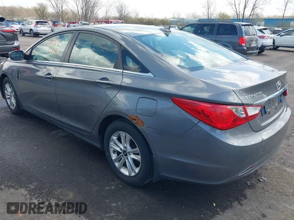 ✅ 2013 Hyundai Sonata GLS • VIN: 5NPEB4AC8DH718811 • Lot: 44820346. Wystawiony na IAAI z przebiegiem 196 543 mil. Bezpłatny archiwum sprzedaży aukcyjnych z USA i szczegółowy raport historii pojazdu na DreamBid. Zdjęcie 3.