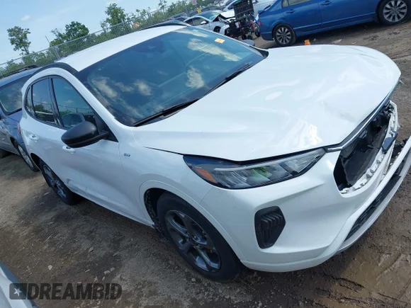 ✅ 2023 Ford Escape ST-Line • VIN: 1FMCU0MZ0PUB46715 • Лот: 43003088. Опубліковано раніше на IAAI з пробігом 21 991 миль. Безкоштовний доступ до архіву аукціонних продажів зі США та докладний звіт про історію автомобіля на DreamBid. Зображення 1.