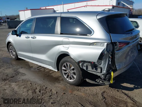 ✅ 2022 Toyota Sienna XLE • VIN: 5TDYRKEC6NS105735 • Lot: 44124154. Wystawiony na IAAI z przebiegiem 201 893 mil. Bezpłatny archiwum sprzedaży aukcyjnych z USA i szczegółowy raport historii pojazdu na DreamBid. Zdjęcie 3.