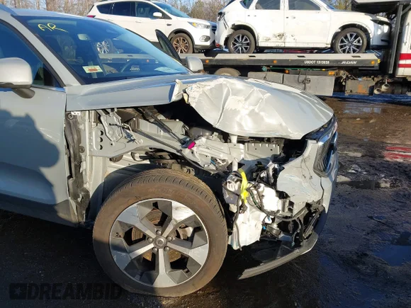 ✅ 2024 Volvo XC40 Plus Bright Theme • VIN: YV4L12UE9R2298185 • Lot: 41511005. Wystawiony na IAAI z przebiegiem 21 629 mil. Bezpłatny archiwum sprzedaży aukcyjnych z USA i szczegółowy raport historii pojazdu na DreamBid. Zdjęcie 6.
