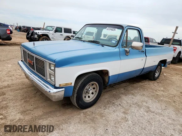 ✅ 1986 GMC Sierra 1500 • VIN: 1GTDC14H6GS505425 • Лот: 63104025. Опубликован ранее на Copart с пробегом 31 480 миль. Бесплатный доступ к архиву аукционных продаж из США и подробный отчёт об истории автомобиля на DreamBid. Изображение 1.