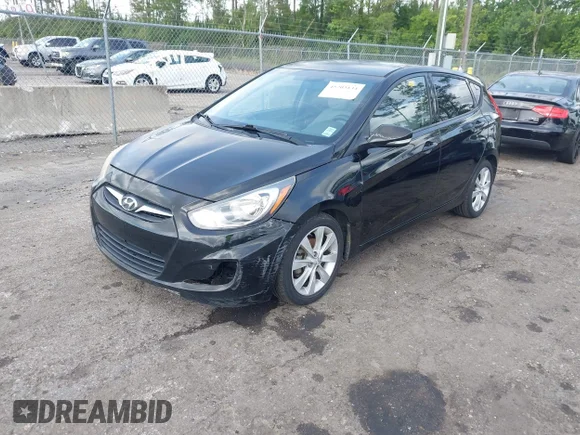 ✅ 2013 Hyundai Accent SE • VIN: KMHCU5AE6DU091164 • Lot: 45203134. Wystawiony na IAAI z przebiegiem 168 442 mil. Bezpłatny archiwum sprzedaży aukcyjnych z USA i szczegółowy raport historii pojazdu na DreamBid. Zdjęcie 2.
