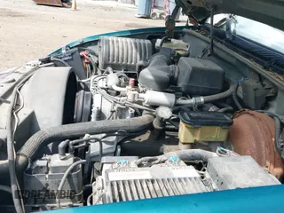 ✅ 2000 GMC Sierra 2500 • VIN: 1GTGC24R8YR183228 • Лот: 42492115. Опубликован ранее на IAAI с пробегом 155 092 миль. Бесплатный доступ к архиву аукционных продаж из США и подробный отчёт об истории автомобиля на DreamBid. Изображение 19.