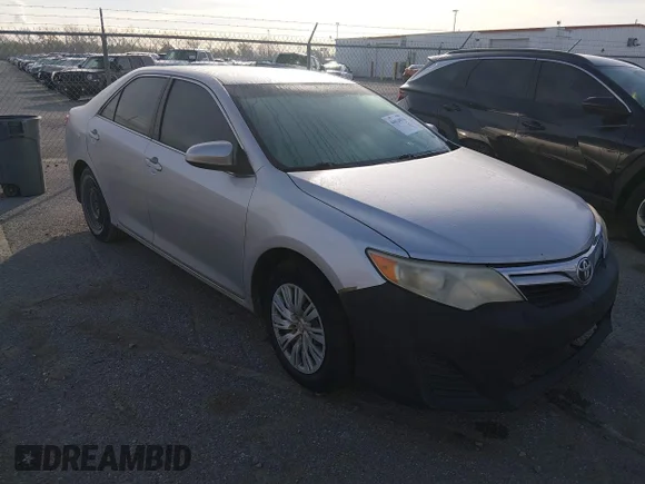 ✅ 2014 Toyota Camry L • VIN: 4T4BF1FK2ER443497 • Lot: 44626016. Wystawiony na IAAI z przebiegiem 239 595 mil. Bezpłatny archiwum sprzedaży aukcyjnych z USA i szczegółowy raport historii pojazdu na DreamBid. Zdjęcie 1.