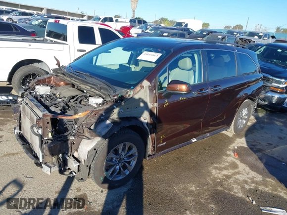 ✅ 2021 Toyota Sienna XLE • VIN: 5TDYRKEC0MS071712 • Lot: 44164413. Wystawiony na IAAI z przebiegiem 103 229 mil. Bezpłatny archiwum sprzedaży aukcyjnych z USA i szczegółowy raport historii pojazdu na DreamBid. Zdjęcie 2.