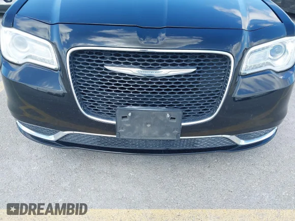 ✅ 2015 Chrysler 300 Limited • VIN: 2C3CCAAG9FH792437 • Lot: 45111092. Wystawiony na IAAI z przebiegiem 146 702 mil. Bezpłatny archiwum sprzedaży aukcyjnych z USA i szczegółowy raport historii pojazdu na DreamBid. Zdjęcie 6.
