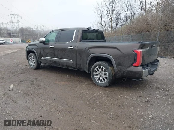 ✅ 2022 Toyota Tundra 1794 Edition • VIN: 5TFMA5EC0NX001758 • Lot: 44670454. Wystawiony na IAAI z przebiegiem 40 671 mil. Bezpłatny archiwum sprzedaży aukcyjnych z USA i szczegółowy raport historii pojazdu na DreamBid. Zdjęcie 3.