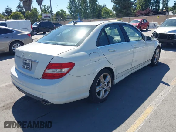 ✅ 2010 Mercedes-Benz C 300 Sport • VIN: WDDGF5EB1AR129565 • Lot: 45383419. Wystawiony na IAAI z przebiegiem Nie podano. Bezpłatny archiwum sprzedaży aukcyjnych z USA i szczegółowy raport historii pojazdu na DreamBid. Zdjęcie 4.