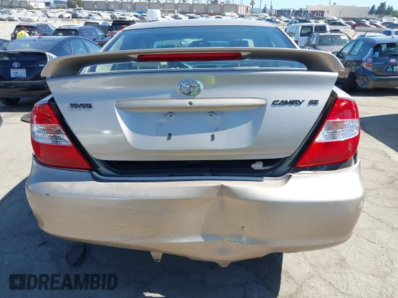 ✅ 2002 Toyota Camry LE • VIN: JTDBE32K320078818 • Lot: 42692411. Wystawiony na IAAI z przebiegiem 142 337 mil. Bezpłatny archiwum sprzedaży aukcyjnych z USA i szczegółowy raport historii pojazdu na DreamBid. Zdjęcie 6.