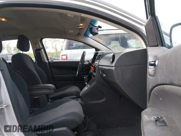 ✅ 2011 Dodge Caliber Mainstreet • VIN: 1B3CB3HA3BD247452 • Лот: 45095340. Опубліковано раніше на IAAI з пробігом 167 100 миль. Безкоштовний доступ до архіву аукціонних продажів зі США та докладний звіт про історію автомобіля на DreamBid. Зображення 5.