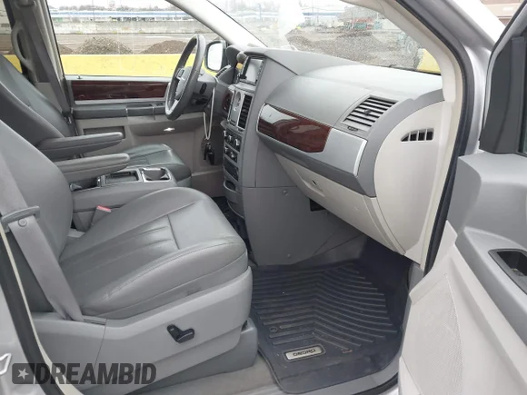 ✅ 2010 Chrysler Town & Country Touring • VIN: 2A4RR5D18AR126525 • Лот: 44592874. Опубліковано раніше на IAAI з пробігом 135 529 миль. Безкоштовний доступ до архіву аукціонних продажів зі США та докладний звіт про історію автомобіля на DreamBid. Зображення 5.