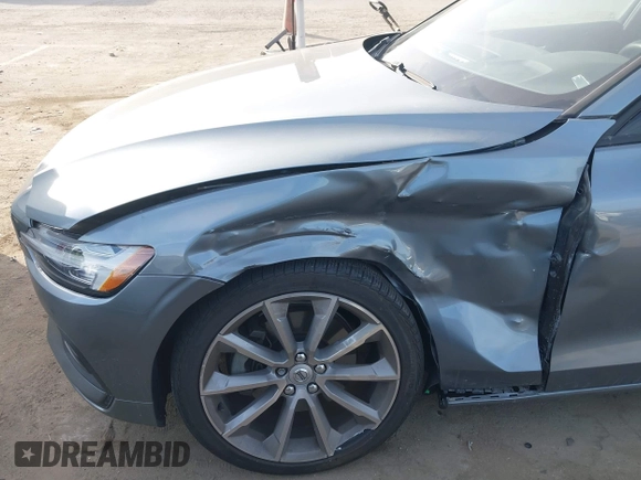 ✅ 2020 Volvo S60 Momentum • VIN: 7JR102FK8LG030451 • Lot: 43998527. Wystawiony na IAAI z przebiegiem 43 919 mil. Bezpłatny archiwum sprzedaży aukcyjnych z USA i szczegółowy raport historii pojazdu na DreamBid. Zdjęcie 6.