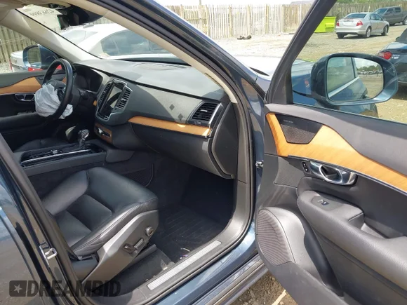 ✅ 2021 Volvo XC90 Momentum • VIN: YV4A221K8M1681676 • Lot: 42663899. Wystawiony na IAAI z przebiegiem 74 059 mil. Bezpłatny archiwum sprzedaży aukcyjnych z USA i szczegółowy raport historii pojazdu na DreamBid. Zdjęcie 5.