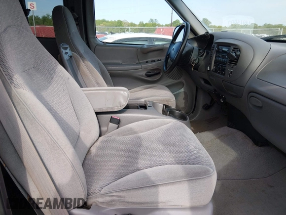 ✅ 1998 Ford F-250 • VIN: 2FTPX28L4WCB08725 • Lot: 44915902. Wystawiony na IAAI z przebiegiem 152 442 mil. Bezpłatny archiwum sprzedaży aukcyjnych z USA i szczegółowy raport historii pojazdu na DreamBid. Zdjęcie 5.