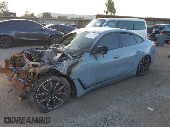 ✅ 2023 BMW i4 eDrive40 • VIN: WBY73AW08PFP34958 • Лот: 43422278. Опубликован ранее на IAAI с пробегом Не указан. Бесплатный доступ к архиву аукционных продаж из США и подробный отчёт об истории автомобиля на DreamBid. Изображение 2.