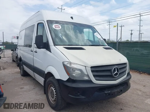 ✅ 2017 Mercedes-Benz Sprinter Cargo Worker • VIN: WD3PE7CD9HP376040 • Лот: 45117571. Опубліковано раніше на IAAI з пробігом 191 902 миль. Безкоштовний доступ до архіву аукціонних продажів зі США та докладний звіт про історію автомобіля на DreamBid. Зображення 1.
