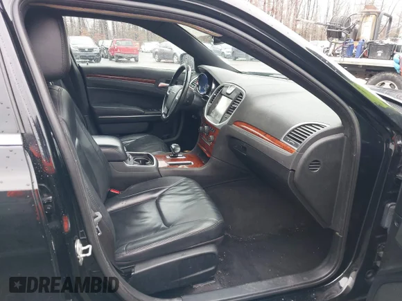 ✅ 2014 Chrysler 300 • VIN: 2C3CCARG4EH341886 • Lot: 41452744. Wystawiony na IAAI z przebiegiem 134 574 mil. Bezpłatny archiwum sprzedaży aukcyjnych z USA i szczegółowy raport historii pojazdu na DreamBid. Zdjęcie 5.