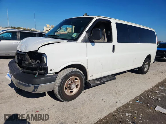 ✅ 2019 Chevrolet Express Passenger LT • VIN: 1GAZGPFPXK1161851 • Лот: 75362475. Опубликован ранее на Copart с пробегом 111 904 миль. Бесплатный доступ к архиву аукционных продаж из США и подробный отчёт об истории автомобиля на DreamBid. Изображение 1.