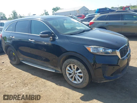 ✅ 2019 Kia Sorento LX • VIN: 5XYPG4A38KG541417 • Лот: 45040076. Опубліковано раніше на IAAI з пробігом 170 810 миль. Безкоштовний доступ до архіву аукціонних продажів зі США та докладний звіт про історію автомобіля на DreamBid. Зображення 1.