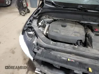 ✅ 2018 Volvo XC60 Momentum • VIN: LYVA22RK9JB073399 • Lot: 82436595. Wystawiony na Copart z przebiegiem 123 964 mil. Bezpłatny archiwum sprzedaży aukcyjnych z USA i szczegółowy raport historii pojazdu na DreamBid. Zdjęcie 17.