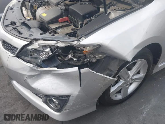 ✅ 2014 Toyota Camry SE • VIN: 4T1BF1FK3EU326487 • Lot: 45201989. Wystawiony na IAAI z przebiegiem 123 991 mil. Bezpłatny archiwum sprzedaży aukcyjnych z USA i szczegółowy raport historii pojazdu na DreamBid. Zdjęcie 6.