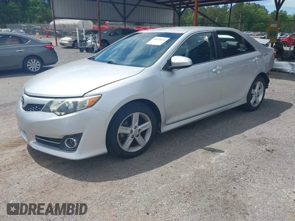 ✅ 2013 Toyota Camry LE • VIN: 4T1BF1FKXDU721958 • Lot: 44828041. Wystawiony na IAAI z przebiegiem 164 187 mil. Bezpłatny archiwum sprzedaży aukcyjnych z USA i szczegółowy raport historii pojazdu na DreamBid. Zdjęcie 2.