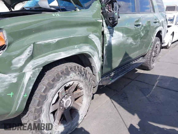 ✅ 2022 Toyota 4Runner Trail Special Edition • VIN: JTETU5JR8N6071555 • Lot: 43359208. Wystawiony na IAAI z przebiegiem 40 265 mil. Bezpłatny archiwum sprzedaży aukcyjnych z USA i szczegółowy raport historii pojazdu na DreamBid. Zdjęcie 6.