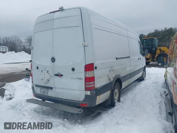 ✅ 2014 Mercedes-Benz Sprinter • VIN: WD3PE8DE0E5822953 • Лот: 44152197. Опубліковано раніше на IAAI з пробігом 348 201 миль. Безкоштовний доступ до архіву аукціонних продажів зі США та докладний звіт про історію автомобіля на DreamBid. Зображення 4.