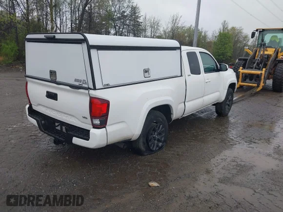 ✅ 2021 Toyota Tacoma SR • VIN: 3TYRZ5CN8MT011160 • Lot: 41725289. Wystawiony na IAAI z przebiegiem 38 019 mil. Bezpłatny archiwum sprzedaży aukcyjnych z USA i szczegółowy raport historii pojazdu na DreamBid. Zdjęcie 4.