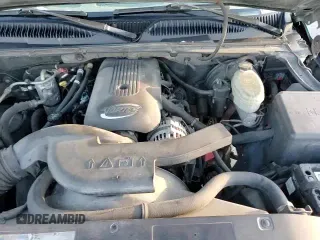 ✅ 2003 Chevrolet Suburban LT • VIN: 3GNEC16Z03G323948 • Лот: 85070534. Опубликован ранее на Copart с пробегом 248 406 миль. Бесплатный доступ к архиву аукционных продаж из США и подробный отчёт об истории автомобиля на DreamBid. Изображение 16.