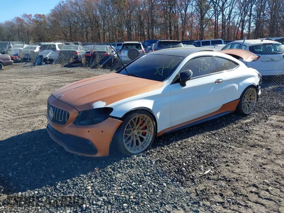 ✅ 2019 Mercedes-Benz C 63 S AMG • VIN: WDDWJ8HB6KF846103 • Lot: 40864600. Wystawiony na IAAI z przebiegiem Nie podano. Bezpłatny archiwum sprzedaży aukcyjnych z USA i szczegółowy raport historii pojazdu na DreamBid. Zdjęcie 2.