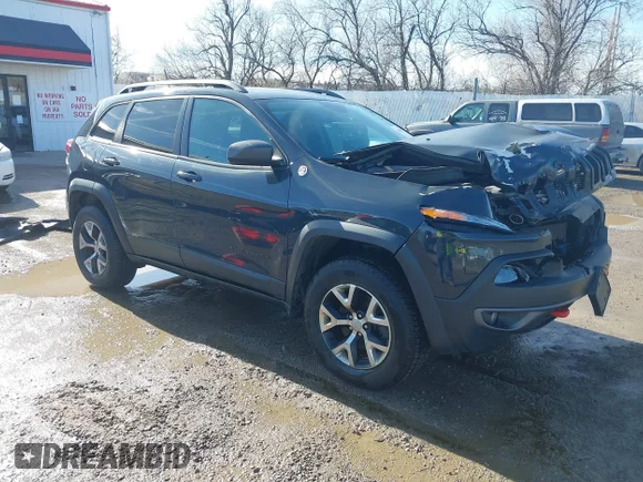 ✅ 2017 Jeep Cherokee Trailhawk • VIN: 1C4PJMBB9HW524726 • Lot: 41655583. Wystawiony na IAAI z przebiegiem 133 211 mil. Bezpłatny archiwum sprzedaży aukcyjnych z USA i szczegółowy raport historii pojazdu na DreamBid. Zdjęcie 1.