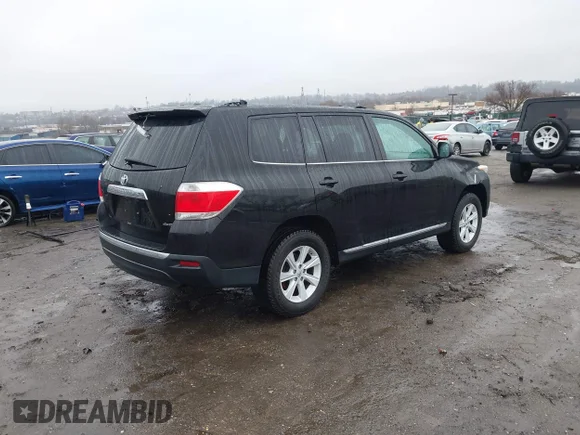 ✅ 2013 Toyota Highlander • VIN: 5TDBK3EH2DS231858 • Lot: 44609547. Listed on IAAI with 98,875 mi. Free auction sales archive from the USA and detailed vehicle history report at DreamBid. Image 4.