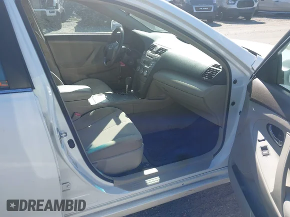 ✅ 2010 Toyota Camry LE • VIN: 4T4BF3EK5AR071497 • Lot: 45234075. Wystawiony na IAAI z przebiegiem 87 102 mil. Bezpłatny archiwum sprzedaży aukcyjnych z USA i szczegółowy raport historii pojazdu na DreamBid. Zdjęcie 5.