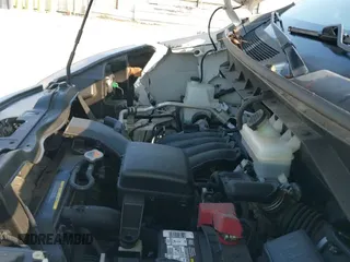 ✅ 2018 Nissan NV200 SV • VIN: 3N6CM0KN4JK694399 • Lot: 43235985. Wystawiony na IAAI z przebiegiem 105 573 mil. Bezpłatny archiwum sprzedaży aukcyjnych z USA i szczegółowy raport historii pojazdu na DreamBid. Zdjęcie 19.