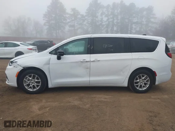 ✅ 2025 Chrysler Pacifica Select • VIN: 2C4RC1BG6SR551539 • Lot: 44107827. Wystawiony na IAAI z przebiegiem 36 631 mil. Bezpłatny archiwum sprzedaży aukcyjnych z USA i szczegółowy raport historii pojazdu na DreamBid. Zdjęcie 6.