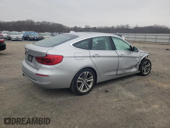 ✅ 2017 BMW 3 Series 330i xDrive • VIN: WBA8Z9C36HG827486 • Лот: 71057412. Опубликован ранее на Copart с пробегом 52 184 миль. Бесплатный доступ к архиву аукционных продаж из США и подробный отчёт об истории автомобиля на DreamBid. Изображение 3.
