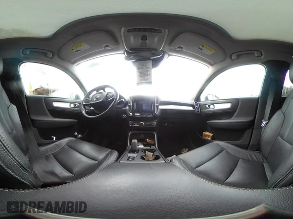 ✅ 2019 Volvo XC40 Momentum • VIN: YV4162UK3K2087326 • Lot: 42876508. Wystawiony na IAAI z przebiegiem 67 967 mil. Bezpłatny archiwum sprzedaży aukcyjnych z USA i szczegółowy raport historii pojazdu na DreamBid. Zdjęcie 19.