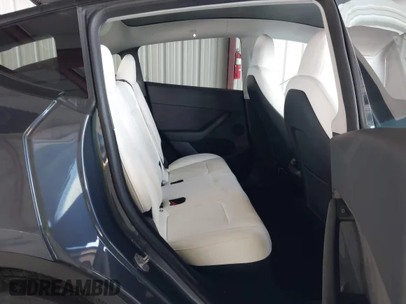 ✅ 2023 Tesla Model Y Long Range • VIN: 7SAYGDEE1PF636516 • Lot: 45182397. Wystawiony na IAAI z przebiegiem 29 249 mil. Bezpłatny archiwum sprzedaży aukcyjnych z USA i szczegółowy raport historii pojazdu na DreamBid. Zdjęcie 8.