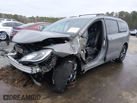 ✅ 2020 Chrysler Pacifica Touring L Plus • VIN: 2C4RC1EG4LR232900 • Lot: 44511811. Listed on IAAI with Not provided. Free auction sales archive from the USA and detailed vehicle history report at DreamBid. Image 18.